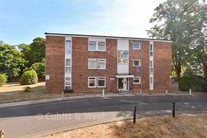 1 Bedroom Apartment For Sale In Conway Drive, Sutton, Surrey, SM2