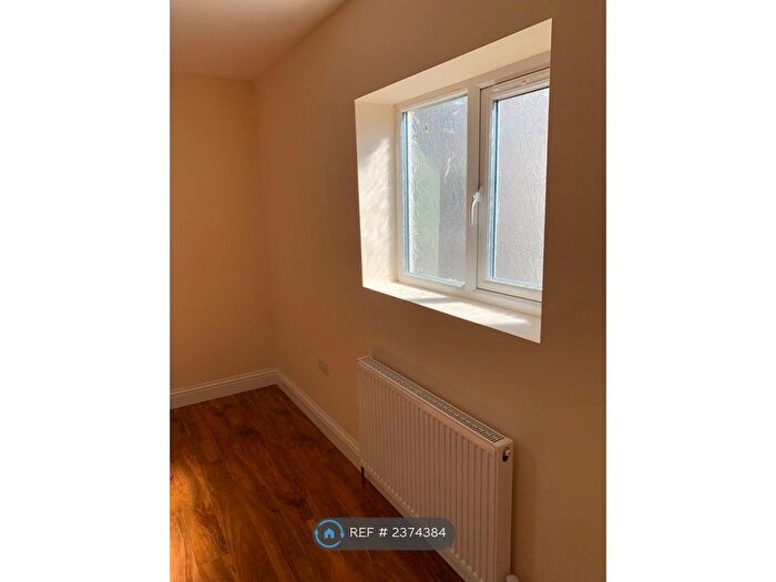 1 Bedroom Flat To Rent In Hibernia Gardens, Hounslow, TW3