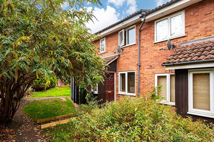 1 Bedroom Property To Rent In Waverley Court, Woking, GU22