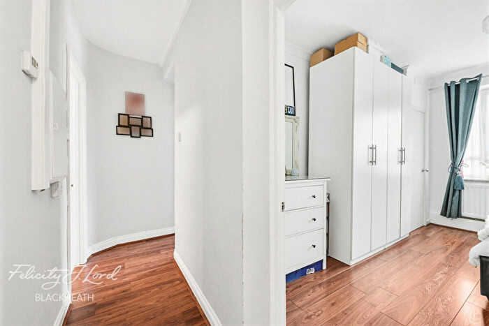 2 Bedroom Flat For Sale In Fairlawn, Charlton, SE7