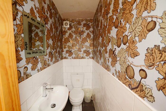 6 Bedroom Flat To Rent In Heald Grove, Rusholme, Manchester, M14