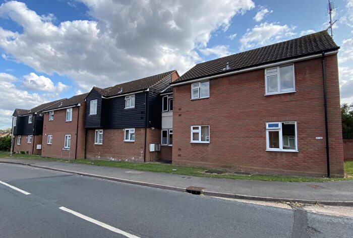 2 Bedroom Flat For Sale In Bardfield Way, Rayleigh, SS6