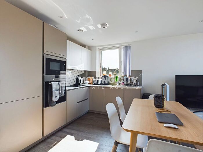 1 Bedroom Flat To Rent In Gaumont Place, London, SW2