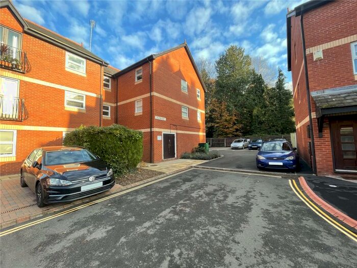 2 Bedroom Apartment To Rent In Colleton Court, Colleton Mews, Exeter, Devon, EX2