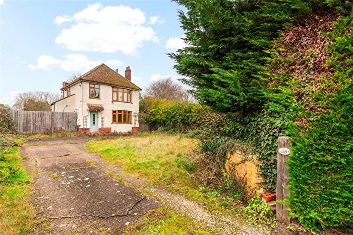 3 Bedroom Detached House For Sale In Chicheley Street, Newport Pagnell, Buckinghamshire, MK16