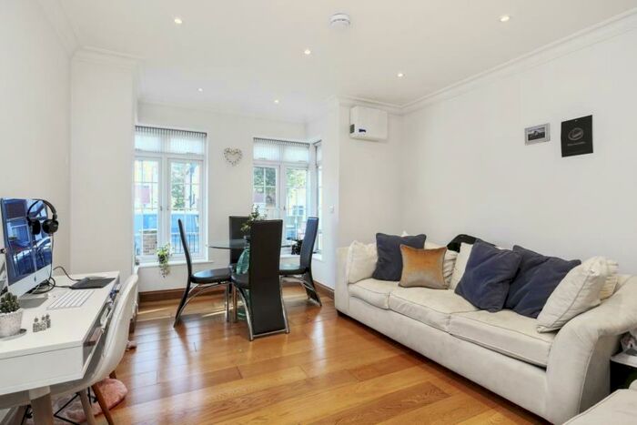 1 Bedroom Apartment To Rent In Beechcroft Avenue, Golders Green, NW11