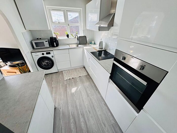 1 Bedroom Flat For Sale In Horse Shoe Crescent, Northolt, UB5