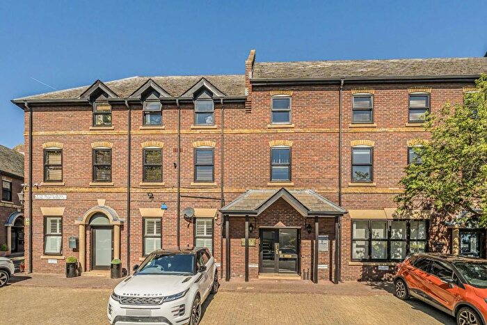 2 Bedroom Flat For Sale In High Street, Hampton, TW12