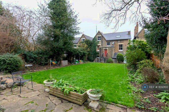 3 Bedroom Flat To Rent In Gipsy Hill, London, SE19