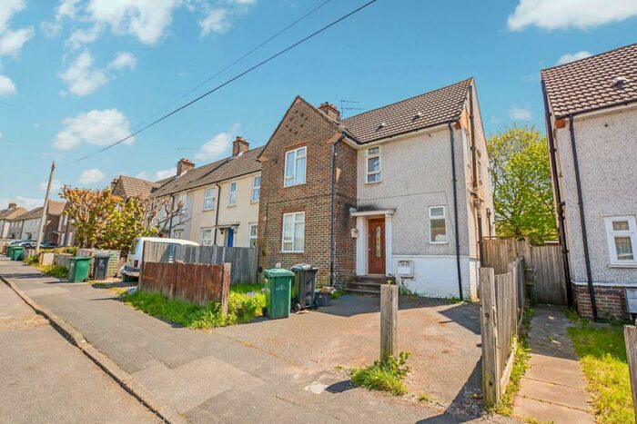4 Bedroom Semi-Detached House To Rent In Ringmer Road, Brighton, BN1