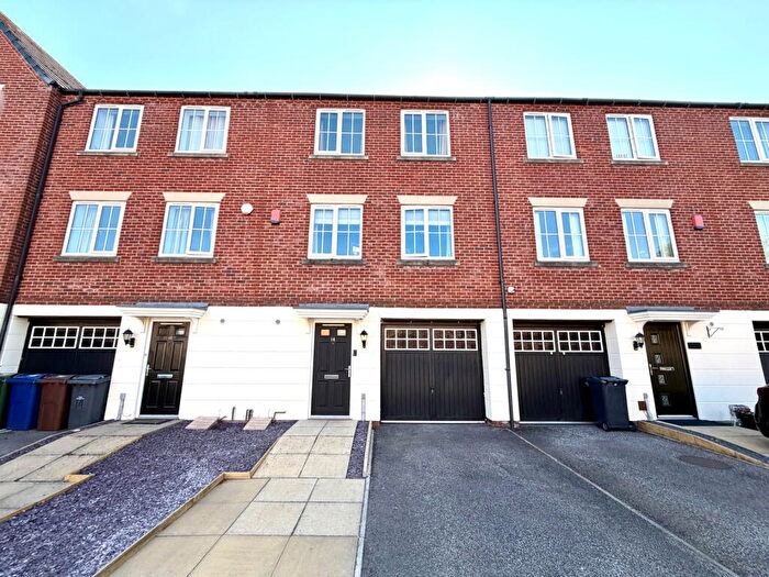 4 Bedroom Town House For Sale In Chauntry Avenue, Penistone, Sheffield, S36