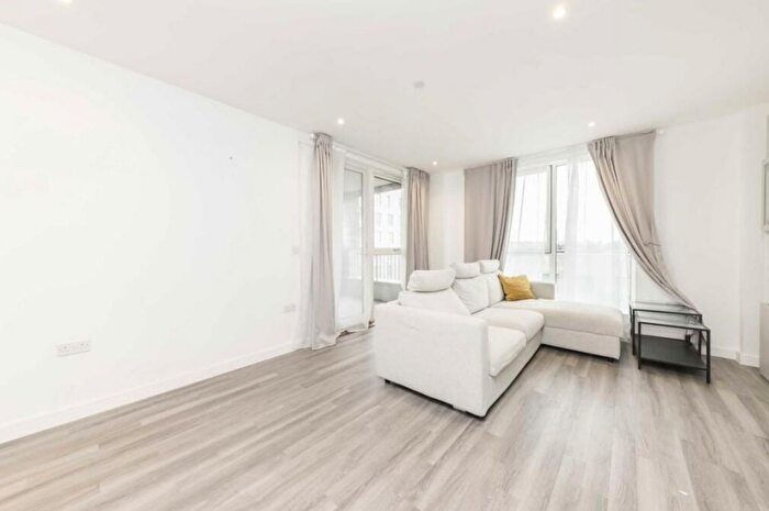 2 Bedroom Flat To Rent In Habington House, Avenue Road, W3