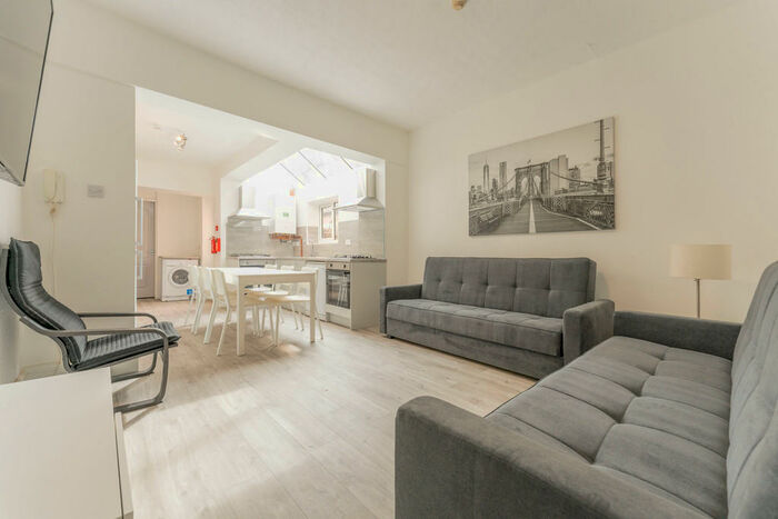 7 Bedroom Terraced House To Rent In Tiverton Road - Bath Student Property, B29