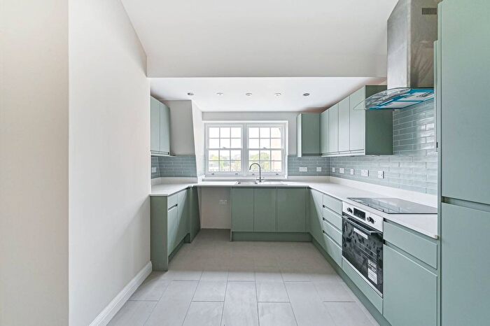 2 Bedroom Flat To Rent In Rye Lane, Peckham, London, SE15