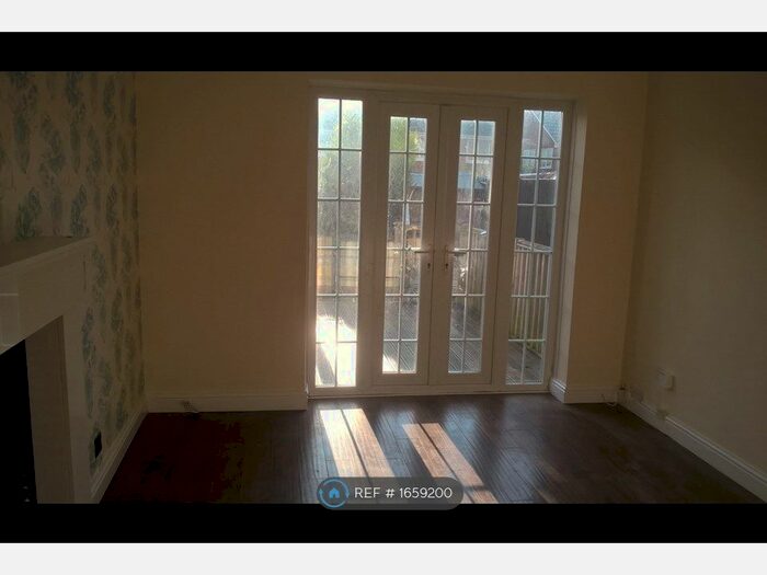 3 Bedroom Semi-Detached House To Rent In South Crescent, Clipstone Village, Mansfield, NG21