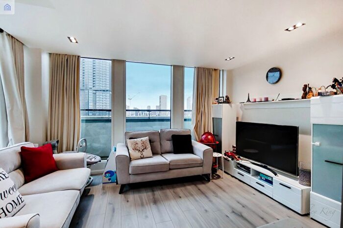 2 Bedroom Flat To Rent In City Tower, Limeharbour, London, E14