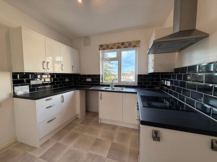 2 Bedroom Flat To Rent In Kendall Road, Staple Hill, Bristol, BS16