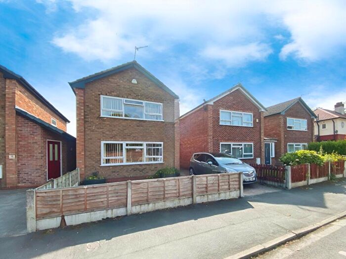 3 Bedroom Detached House For Sale In South Grove, Sale, Greater Manchester, M33