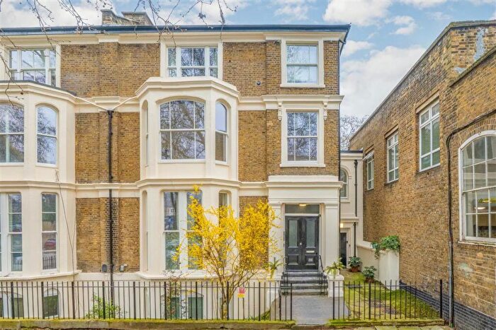 3 Bedroom Flat For Sale In Pemberton Gardens, Upper Holloway, N19