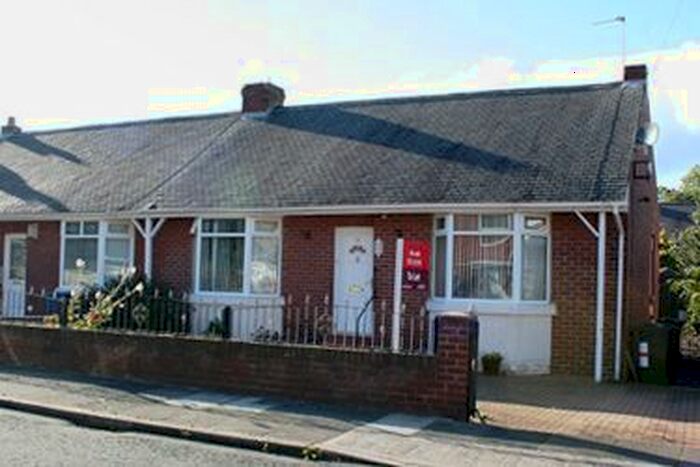 2 Bedroom Bungalow To Rent In Whinneyfield Road, Walkergate, Newcastle Upon Tyne, NE6