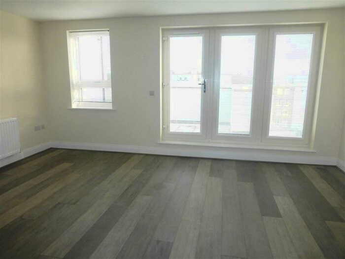 2 Bedroom Apartment To Rent In Heron Way, Maidenhead, SL6
