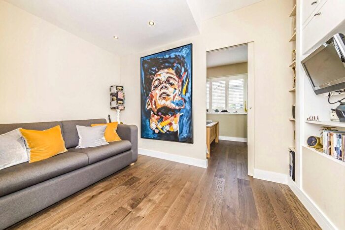 Studio To Rent In Burntwood Lane, London, SW17