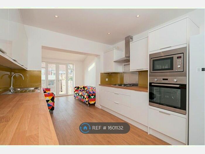 6 Bedroom Semi-Detached House To Rent In Nesbitt Road, Brighton, BN2