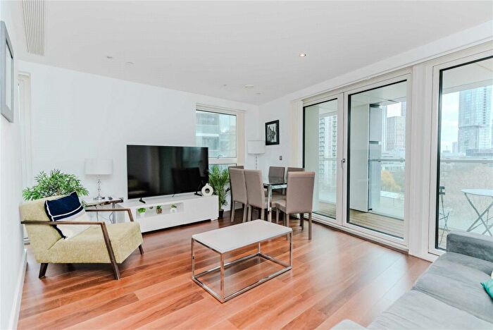 3 Bedroom Apartment For Sale In Lincoln Plaza, South Quay, E14