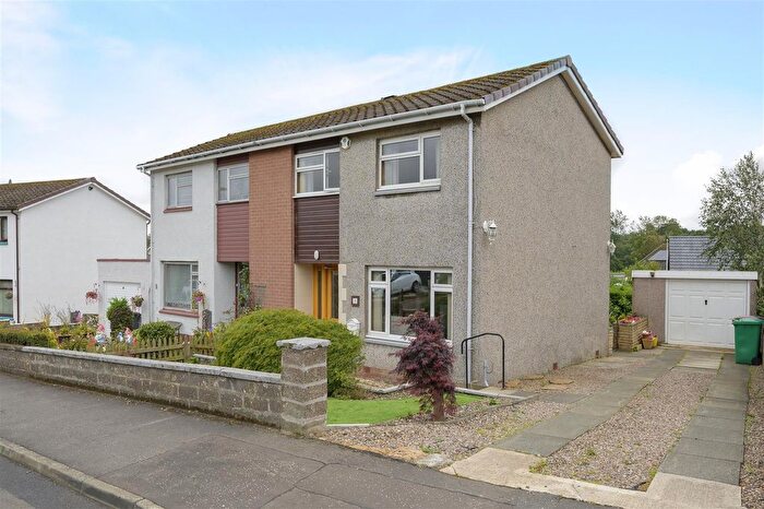 3 Bedroom Semi-Detached House For Sale In Bogwood Drive, Crossford, KY12