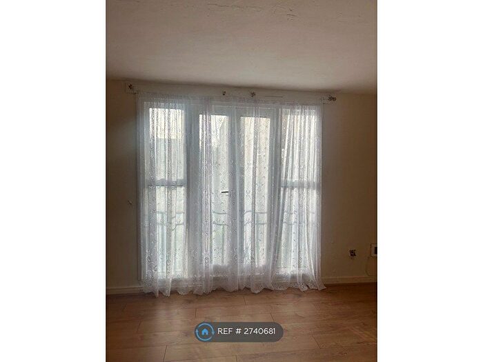 3 Bedroom Flat To Rent In Ida Road, London, N15