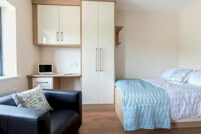 Studio To Rent In Apt, Lofthouse Residence #, LS2