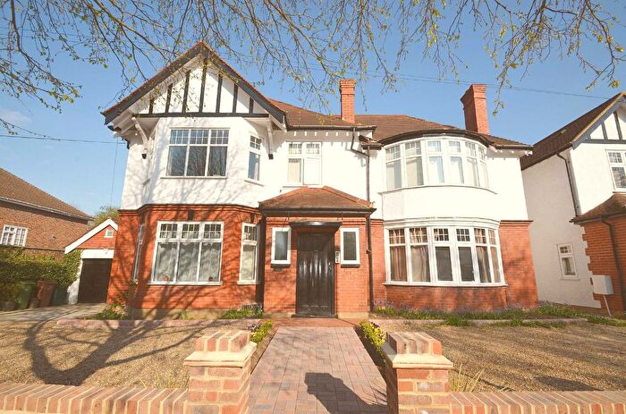 1 Bedroom Flat To Rent In The Ridgeway, Sutton, Surrey, SM2