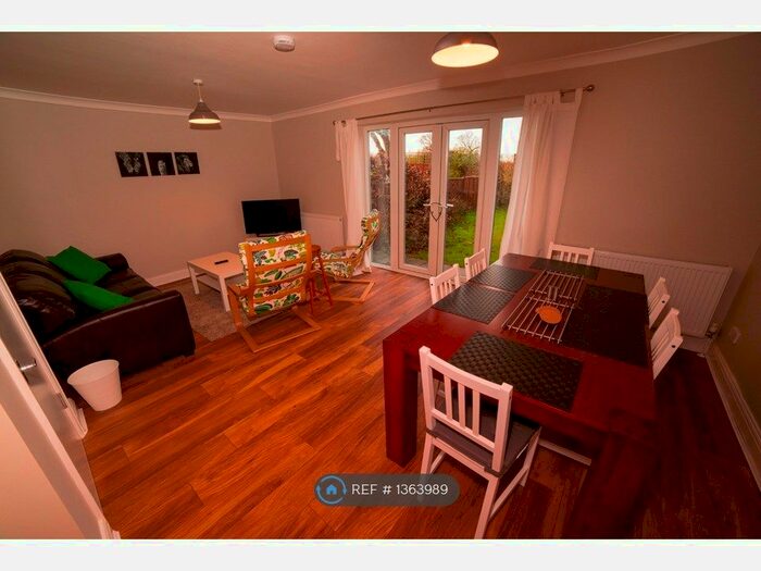 5 Bedroom Terraced House To Rent In Middleton Road, Morden, SM4