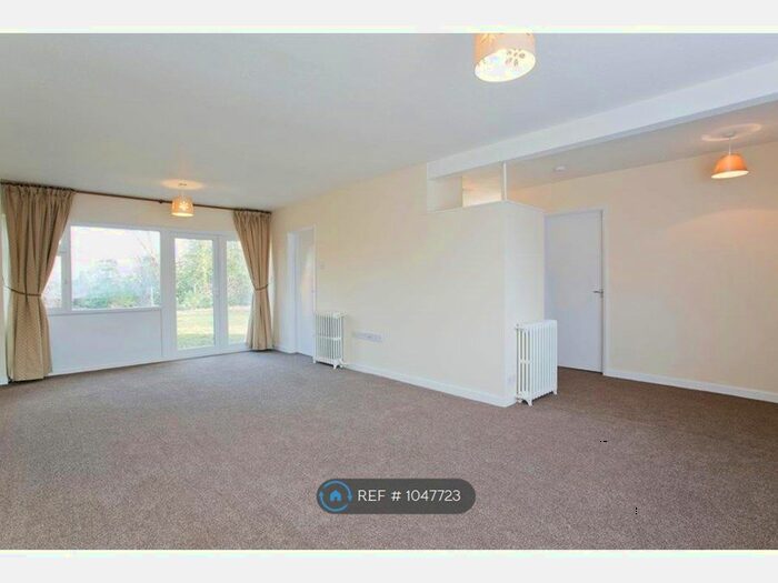 4 Bedroom Semi-Detached House To Rent In Ravensfield, Slough, SL3