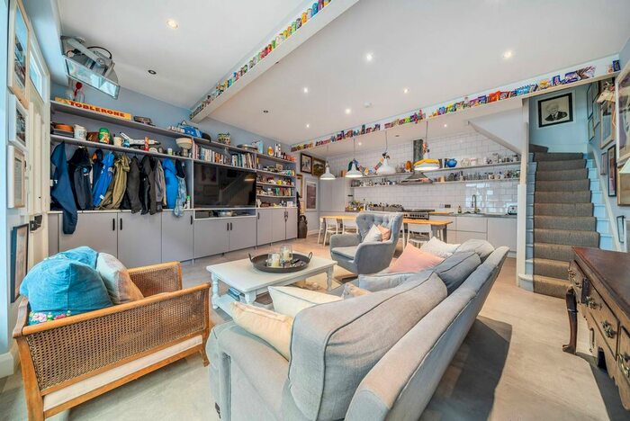 2 Bedroom Mews To Rent In Devonport Mews, Shepherd's Bush, London, W12