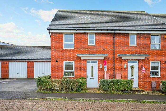 3 Bedroom End Of Terrace House For Sale In Foxglove Way, Clanfield, Waterlooville, Hampshire, PO8