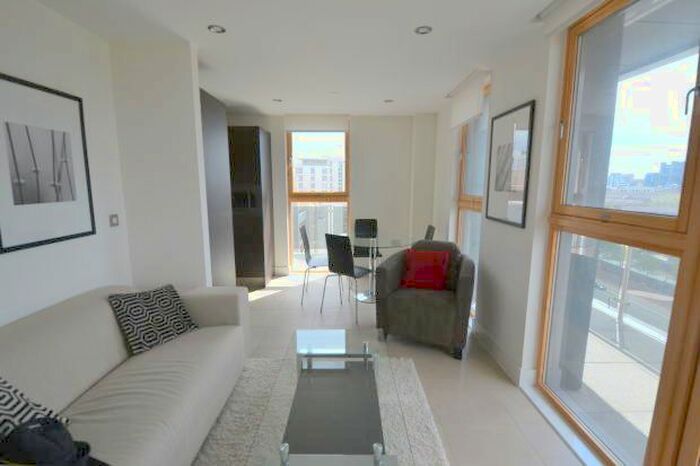 1 Bedroom Flat To Rent In Streamlight Tower, Canary Wharf, London, E14