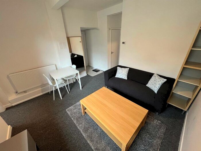 1 Bedroom Apartment To Rent In Wellmead Close, Salford, M8