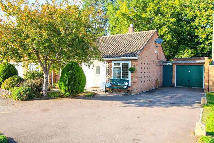 2 Bedroom Semi-Detached Bungalow For Sale In Poplar Close, Leighton Buzzard, LU7