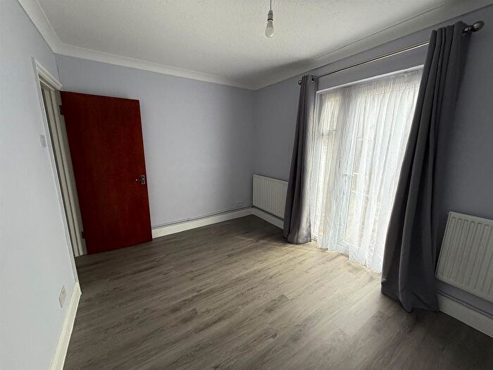 1 Bedroom Flat To Rent In Grosvenor Road, Dagenham, RM8