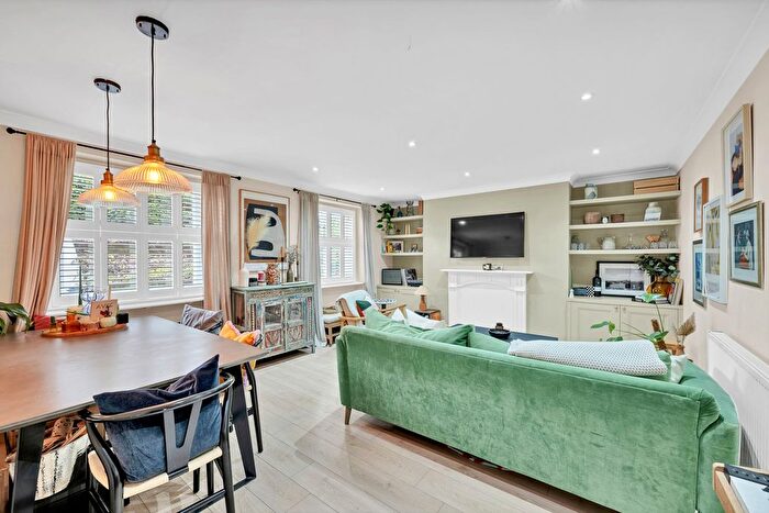 2 Bedroom Flat For Sale In Shooters Hill Road, London, SE3