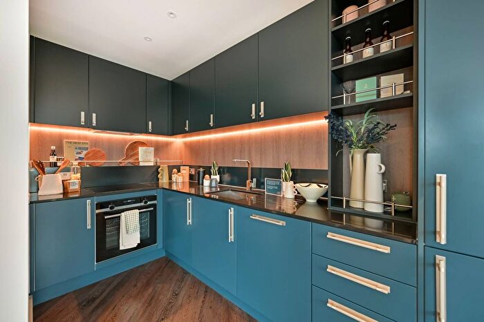 1 Bedroom Flat For Sale In Eden Grove, Staines, TW18