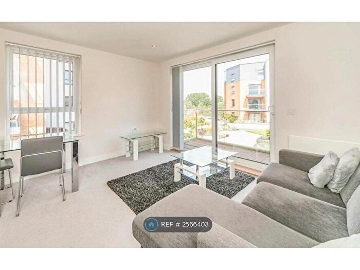 1 Bedroom Flat To Rent In Peregrine House, Reading, RG2
