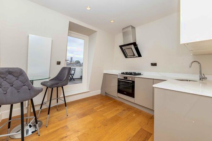 Studio To Rent In New Kings Road, London, SW6
