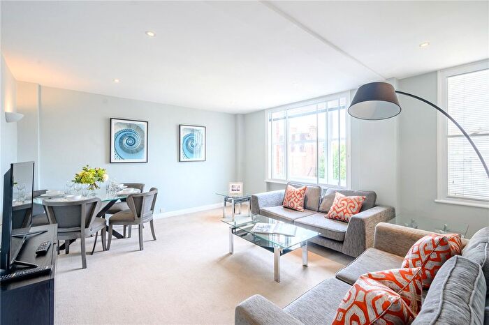 2 Bedroom Flat To Rent In Hill Street, Mayfair, London, W1J