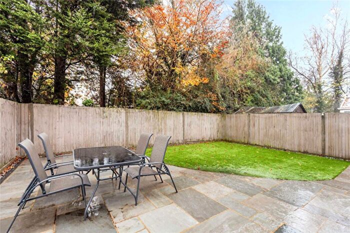 4 Bedroom Link Detached House For Sale In The Hemsleys, Pease Pottage, Crawley, West Sussex, RH11