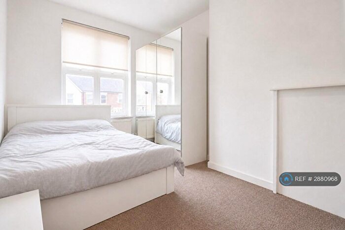 3 Bedroom Flat To Rent In Munden House, London, E3