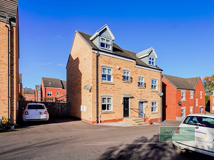 3 Bedroom Semi Detached House For Sale In Bishops Park Road, Gateshead, NE8