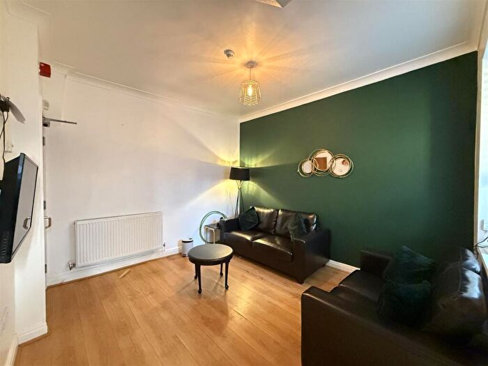 5 Bedroom Terraced House To Rent In College Road, Bangor, Gwynedd, LL57