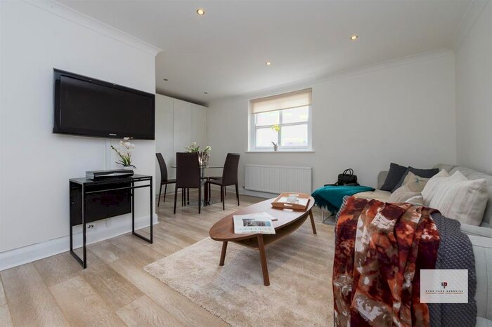 2 Bedroom Flat To Rent In Westbourne Terrace, London, W2